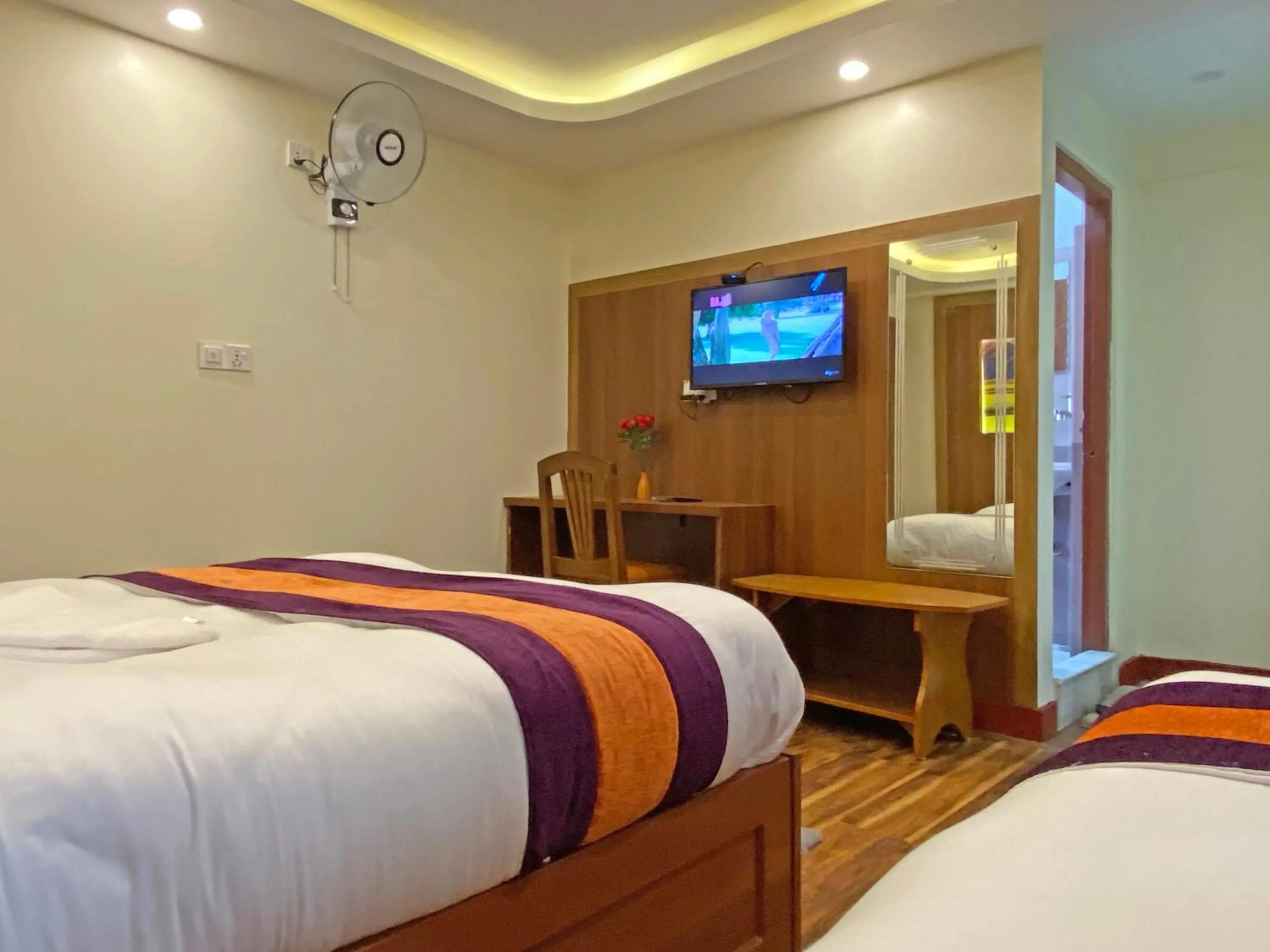 Communal lounge/ TV room, Bed in Hotel Himalayan BTS