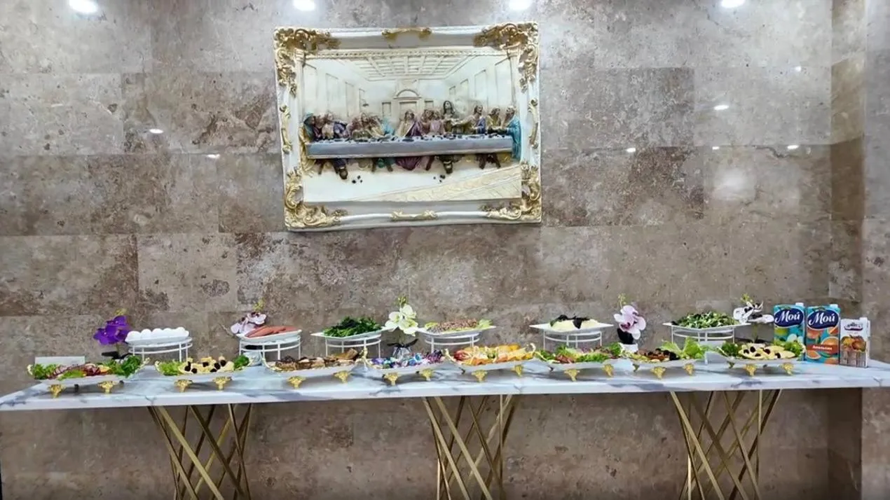 Restaurant/places to eat in Emmanuel Hotel Yerevan