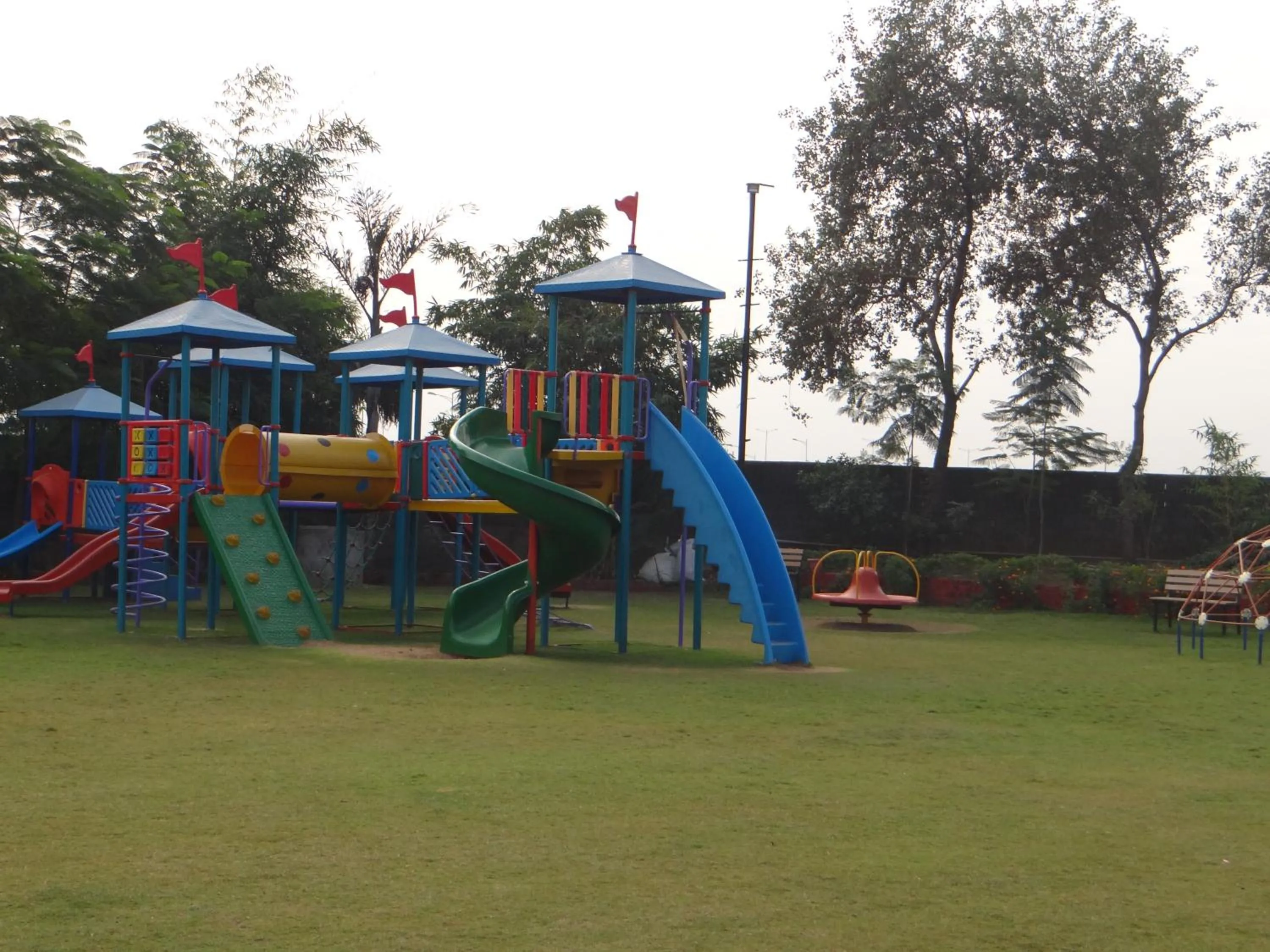 Garden in Shamrock Greens by Jardin Hotels