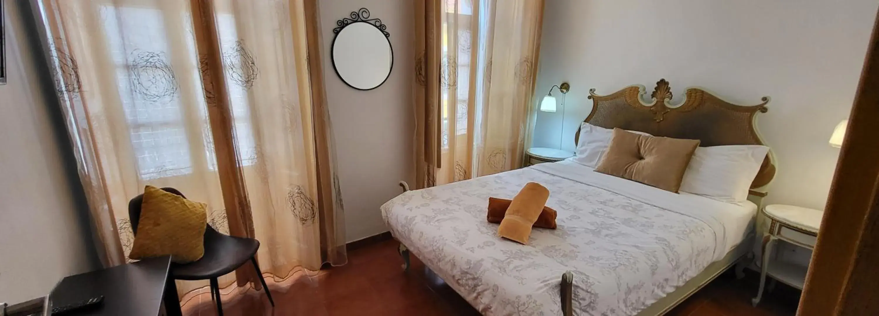 Double Room with Private External Bathroom - single occupancy in Guesthouse of Alcobaça Double Room with Private External Bathroom - single occupancy in Guesthouse of Alcobaça