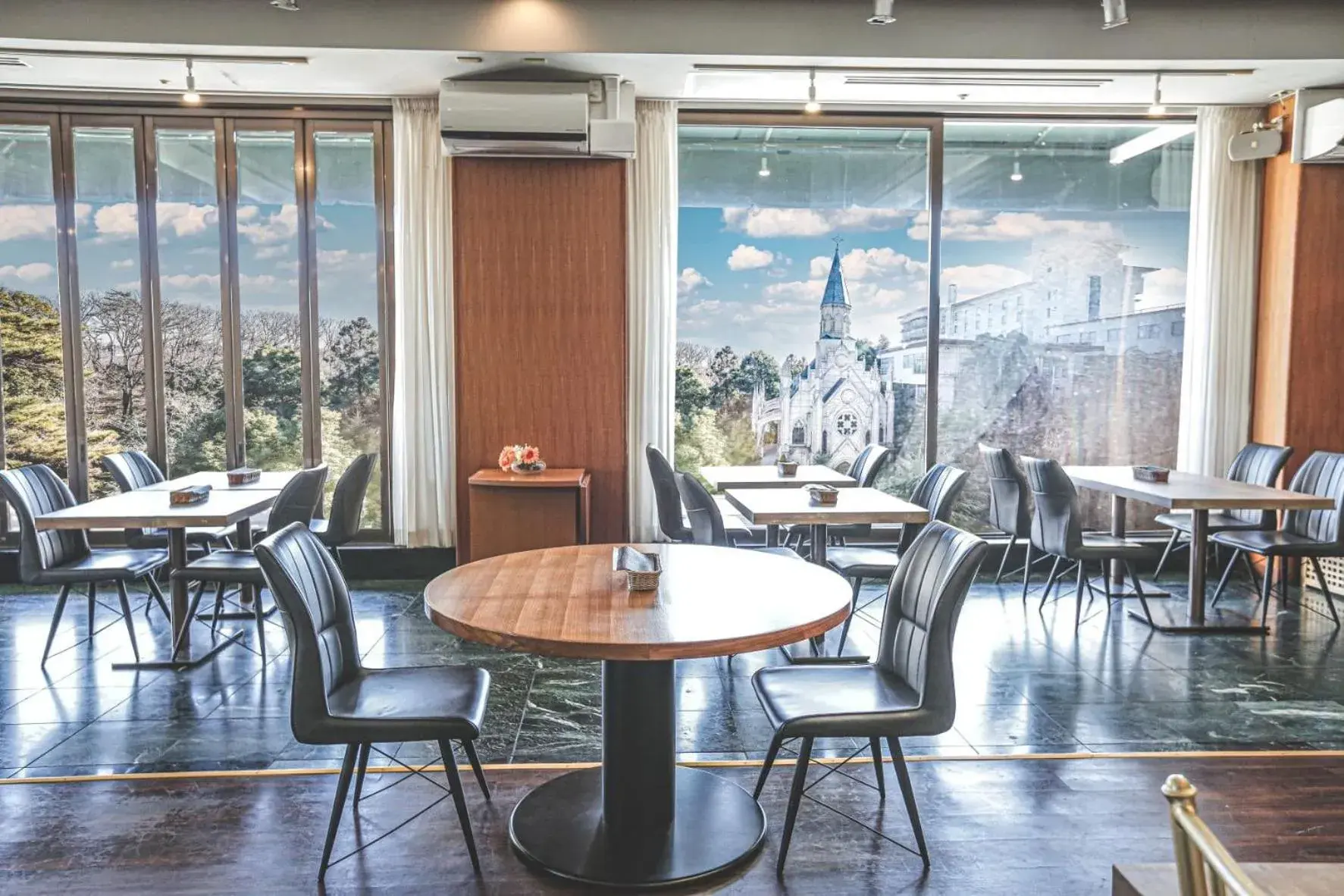 Restaurant/places to eat in Hotel Crystal Palace Restaurant/places to eat in Hotel Crystal Palace