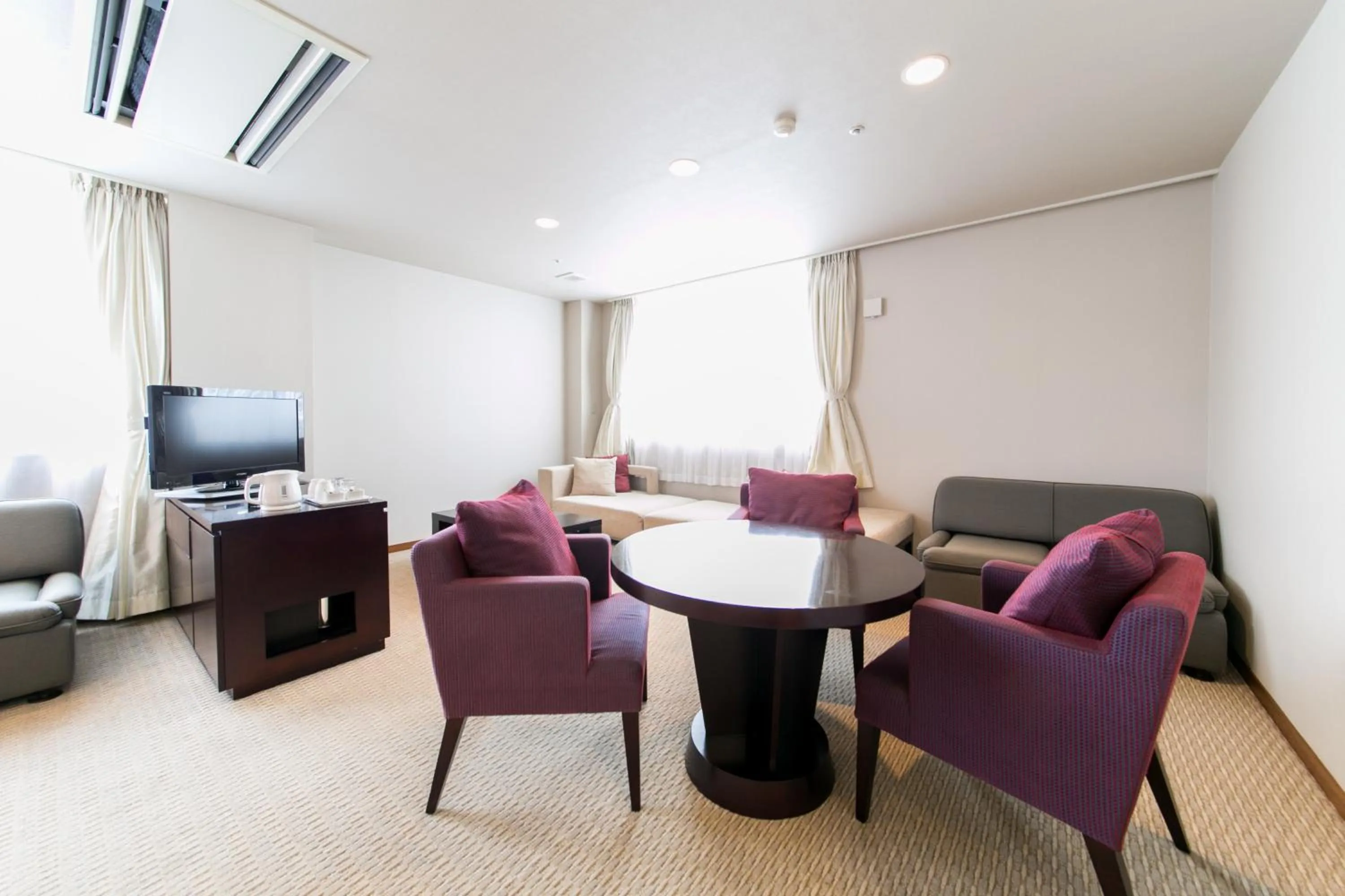 Photo of the whole room in Hotel Crystal Palace