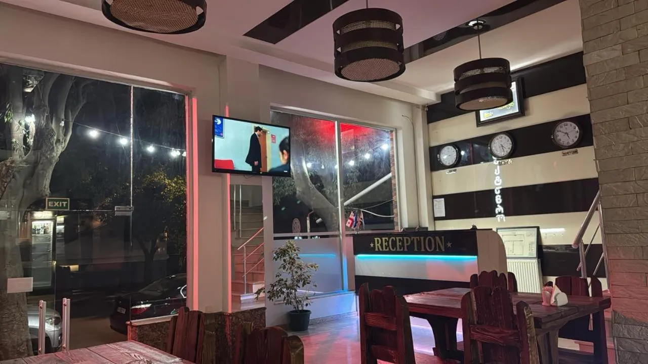 Restaurant/places to eat in Hotel Elite