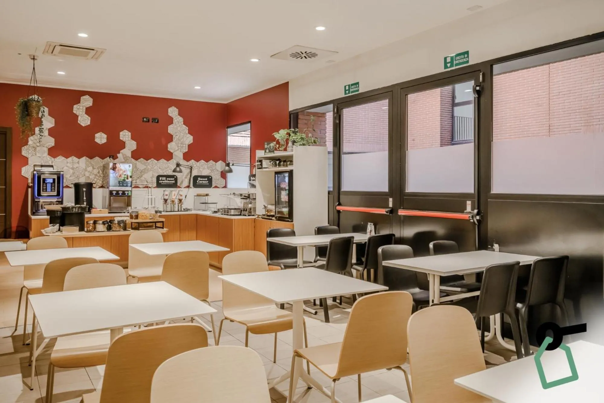 Restaurant/places to eat in Hotiday Como Paoli
