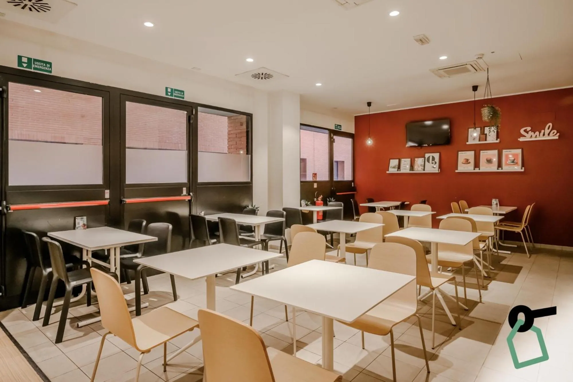 Restaurant/places to eat in Hotiday Como Paoli