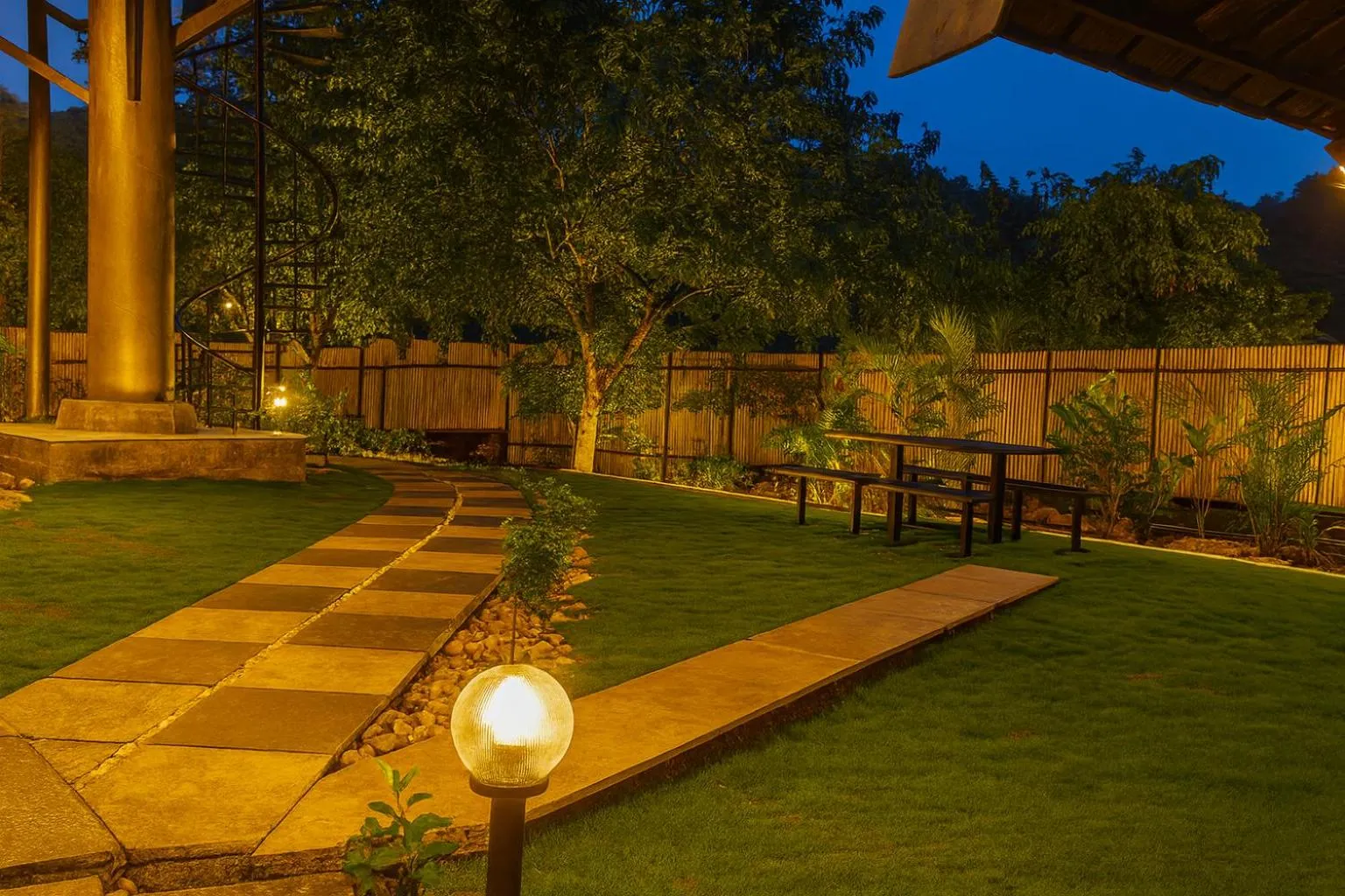 Night in Rumourss Sky Villa & Resort