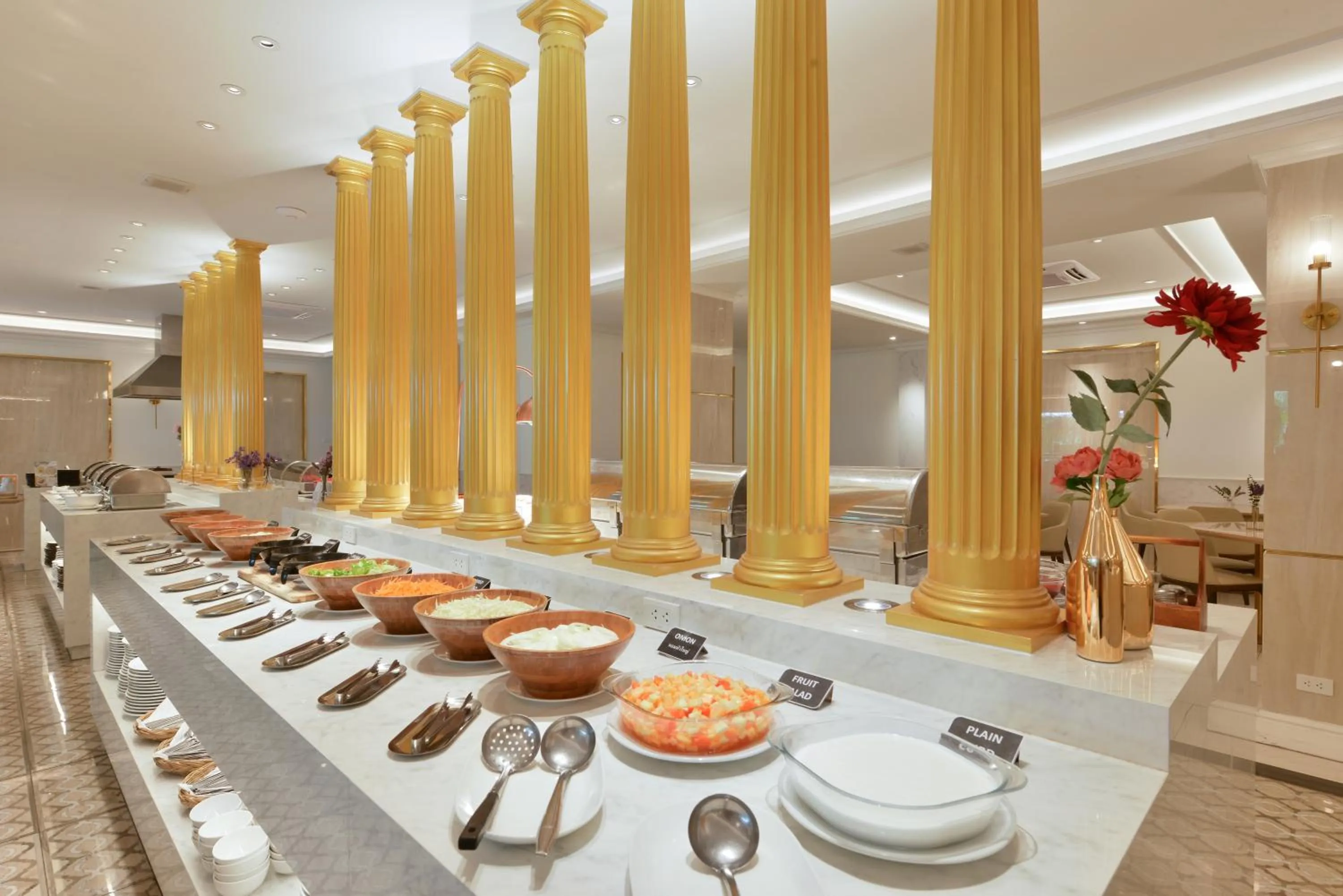 Restaurant/places to eat in The Beverly Hotel Pattaya