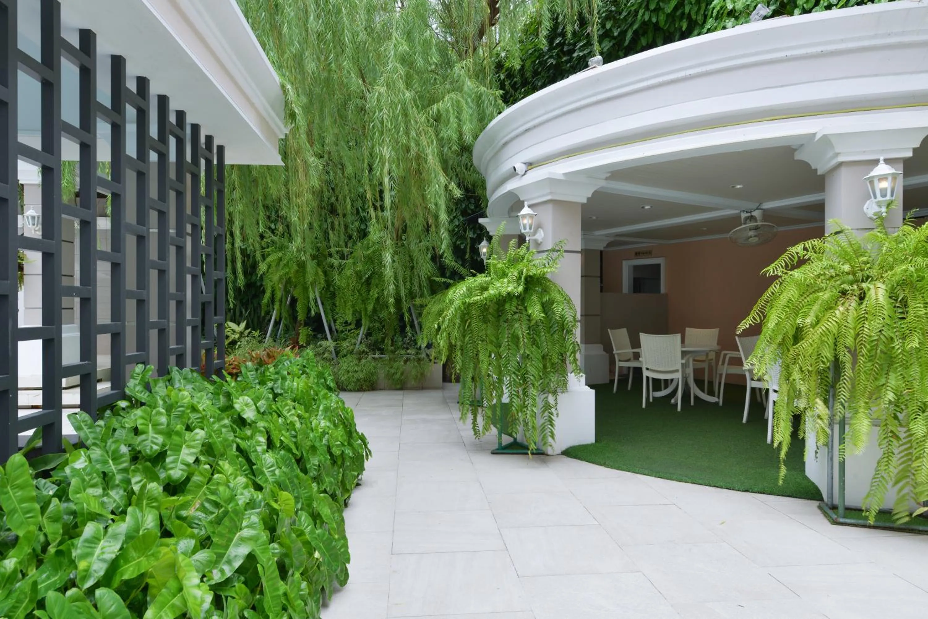 Swimming pool in The Beverly Hotel Pattaya