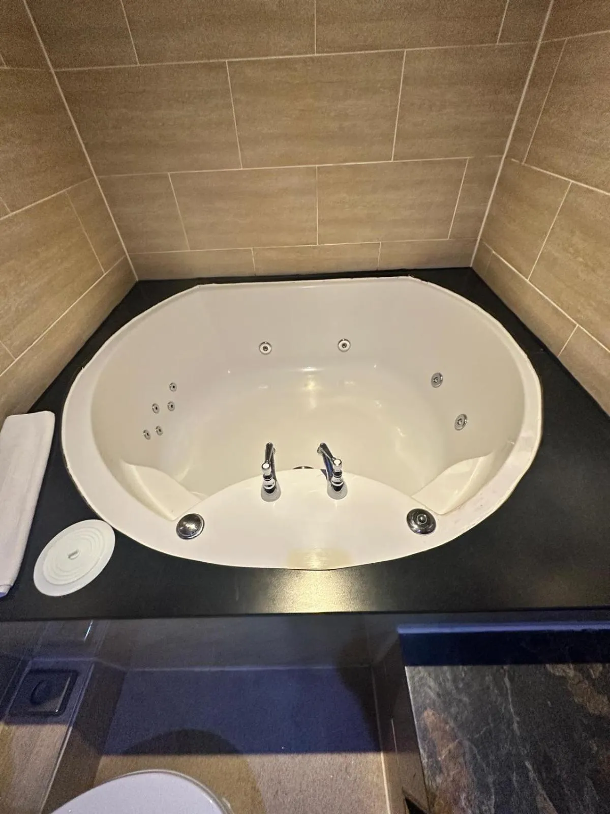 Hot Tub in White Star Line Hotel
