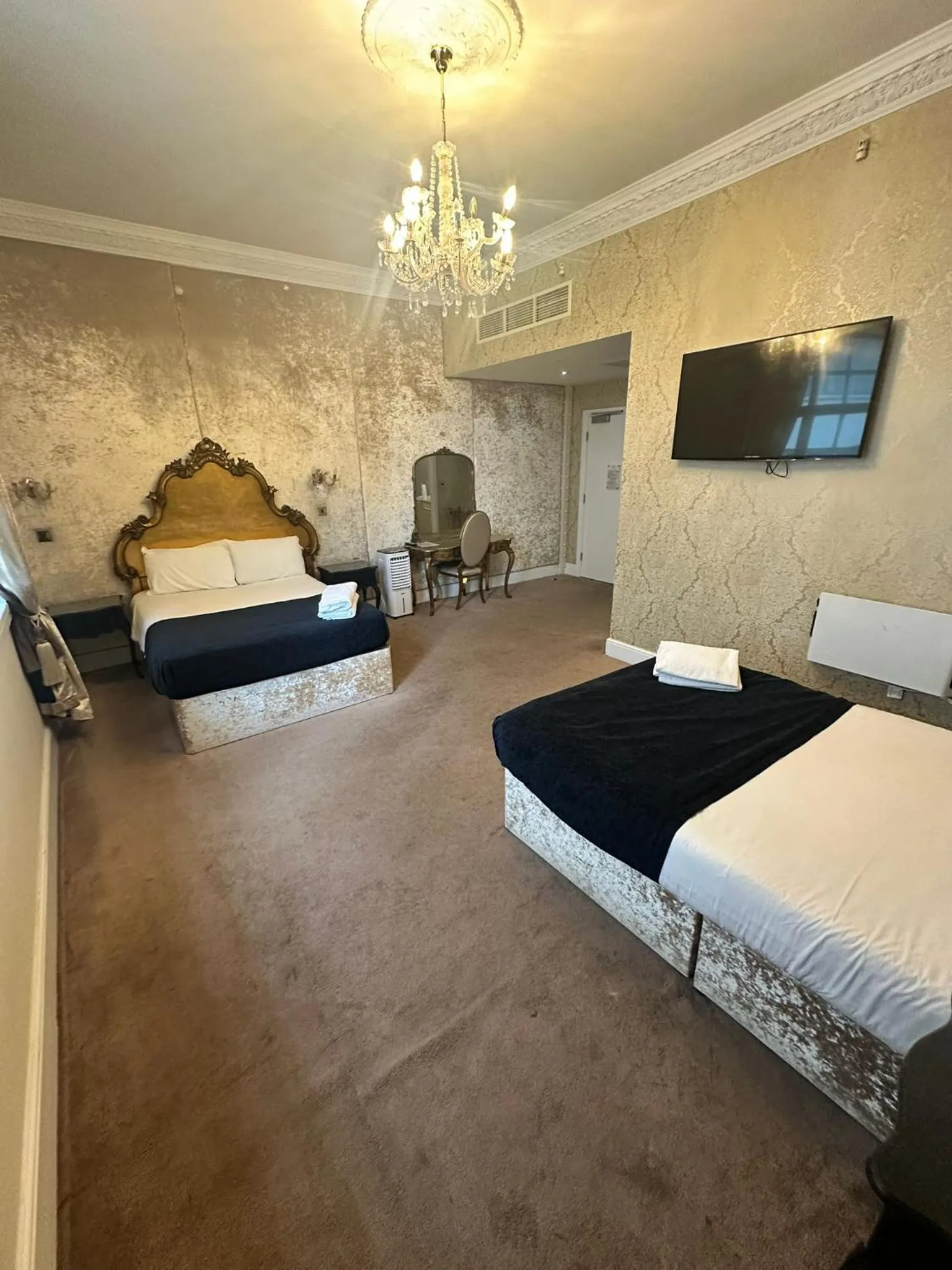 Bedroom, Bed in White Star Line Hotel