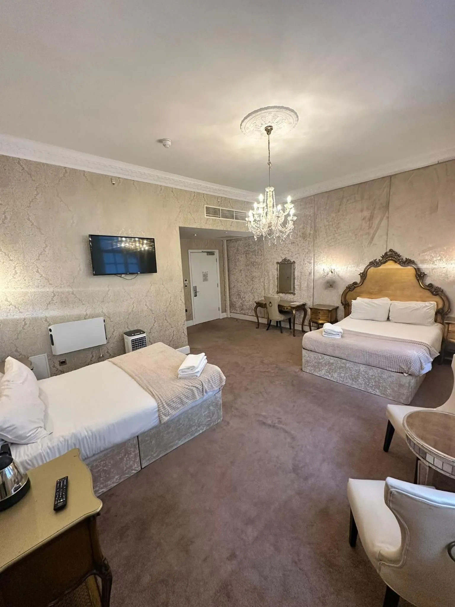 Bedroom, Bed in White Star Line Hotel