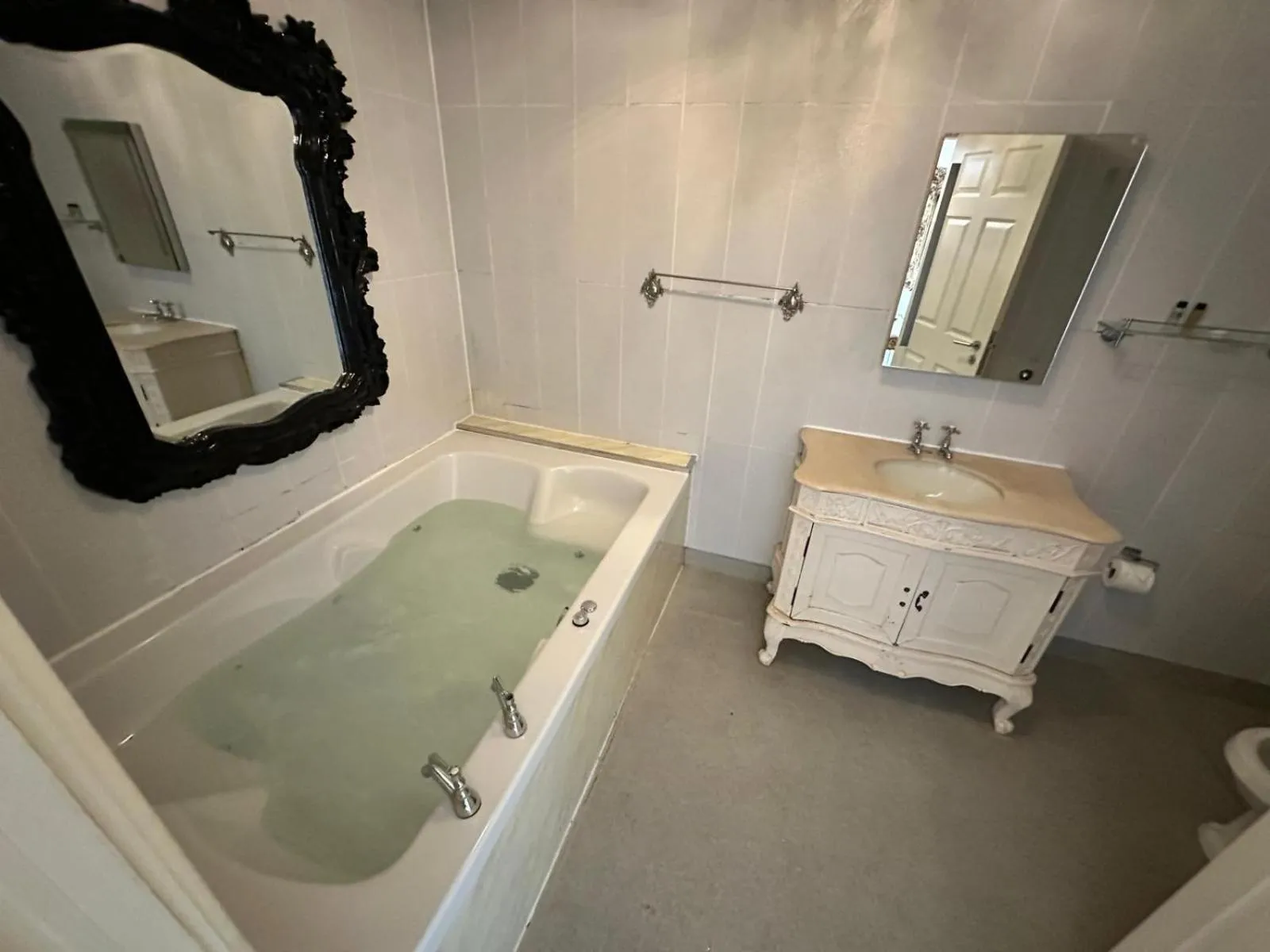 Bathroom in White Star Line Hotel