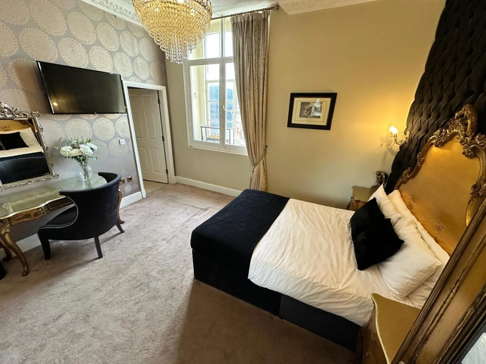 Bedroom, Bed in White Star Line Hotel