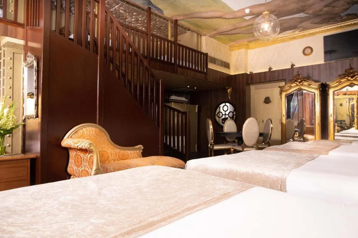 Bedroom, Bed in White Star Line Hotel