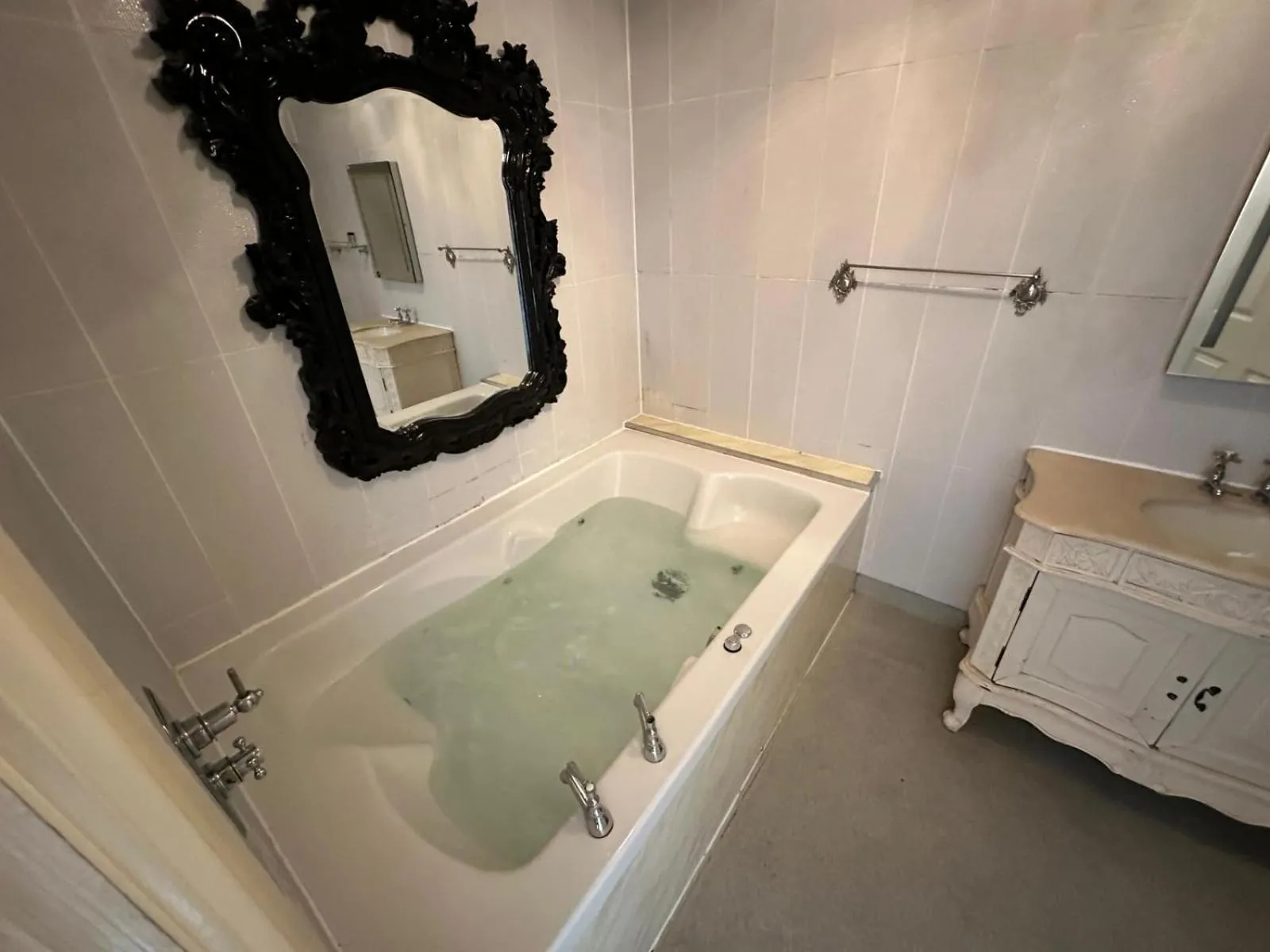 Bathroom in White Star Line Hotel