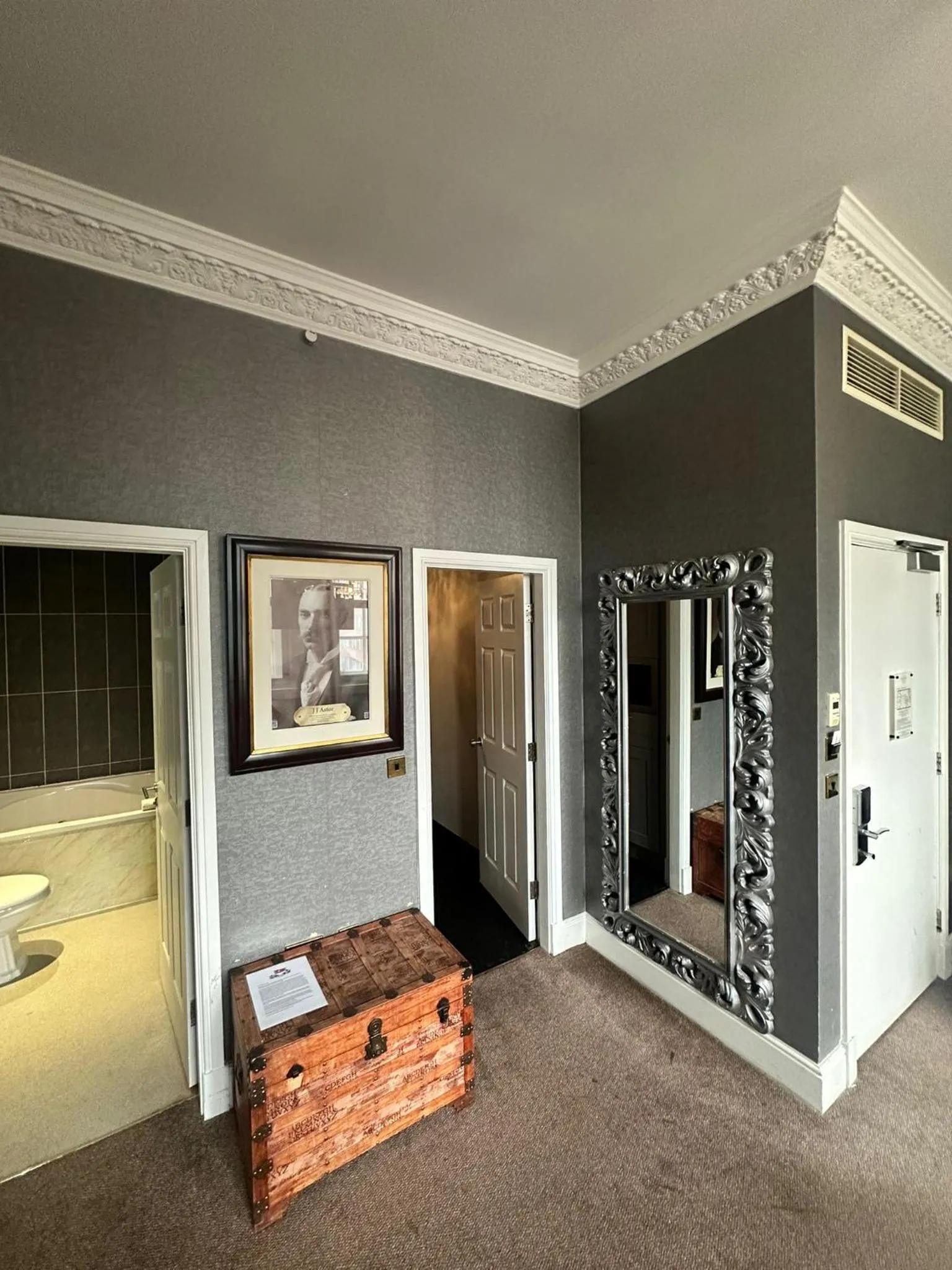 Bedroom in White Star Line Hotel