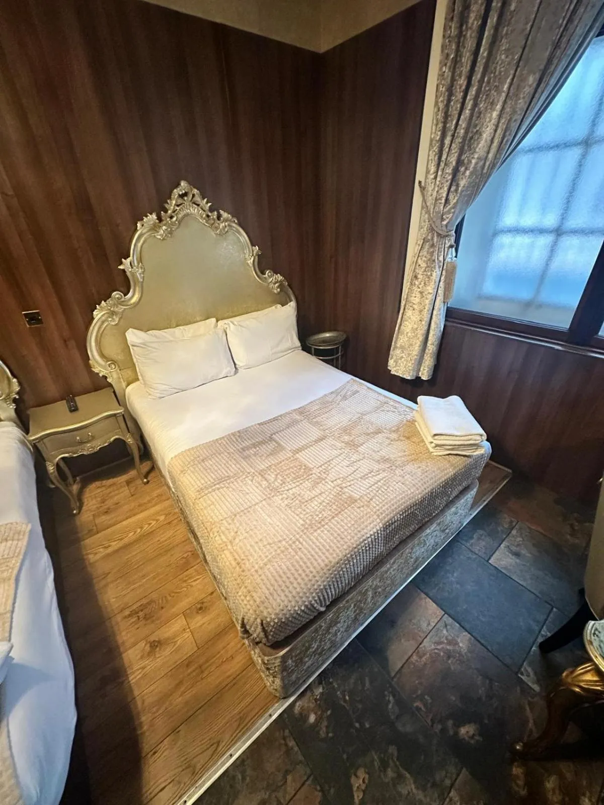 Bedroom, Bed in White Star Line Hotel