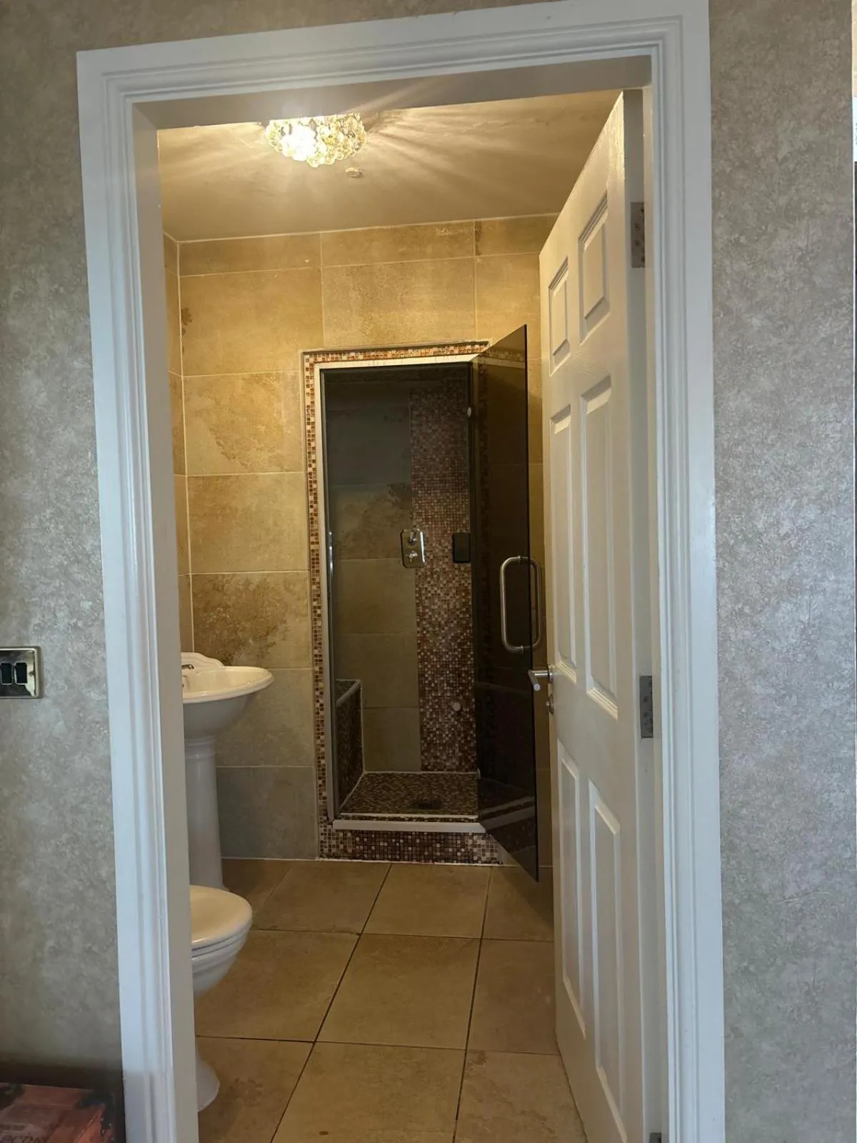 Shower in White Star Line Hotel