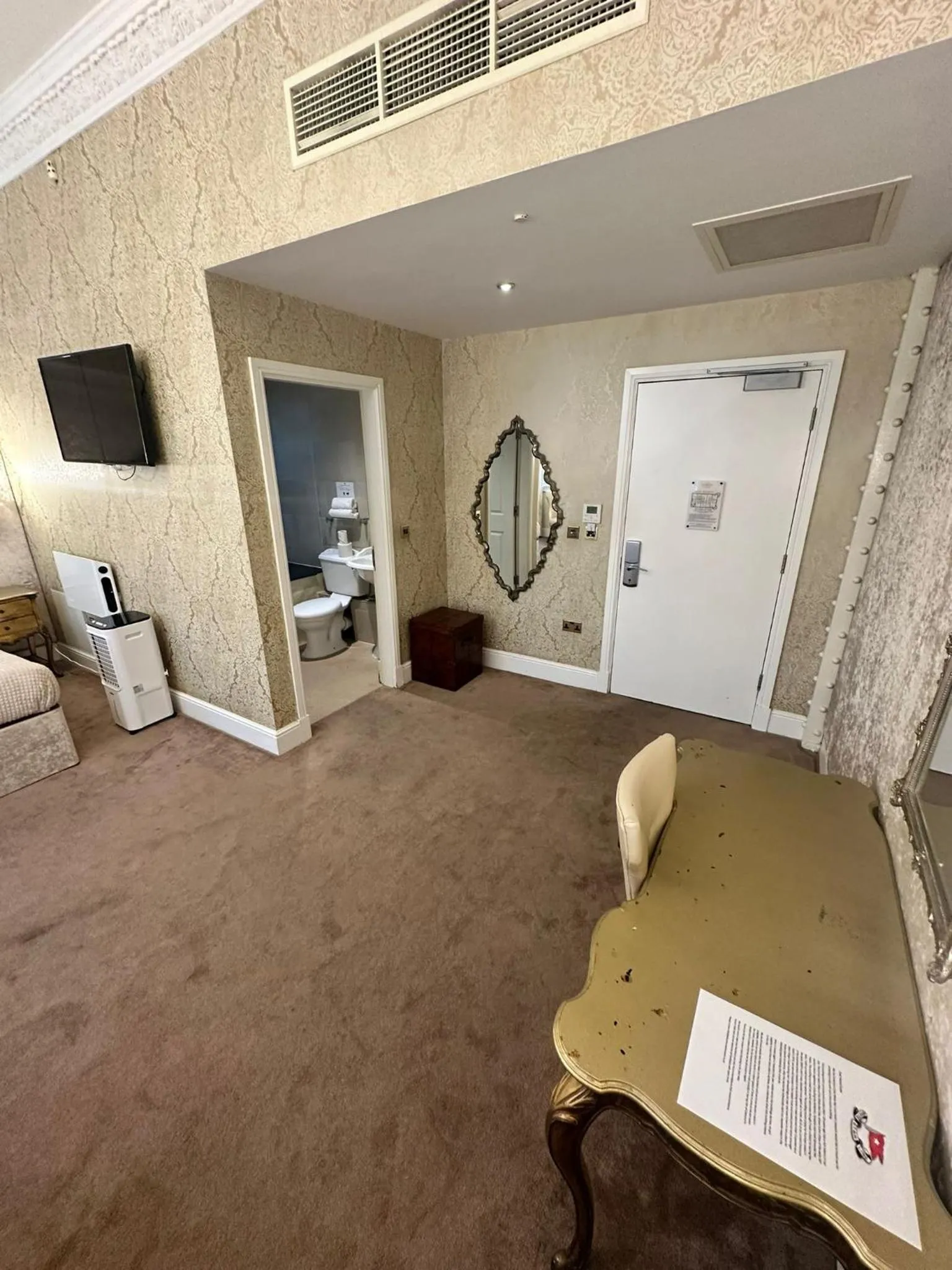 Bedroom in White Star Line Hotel