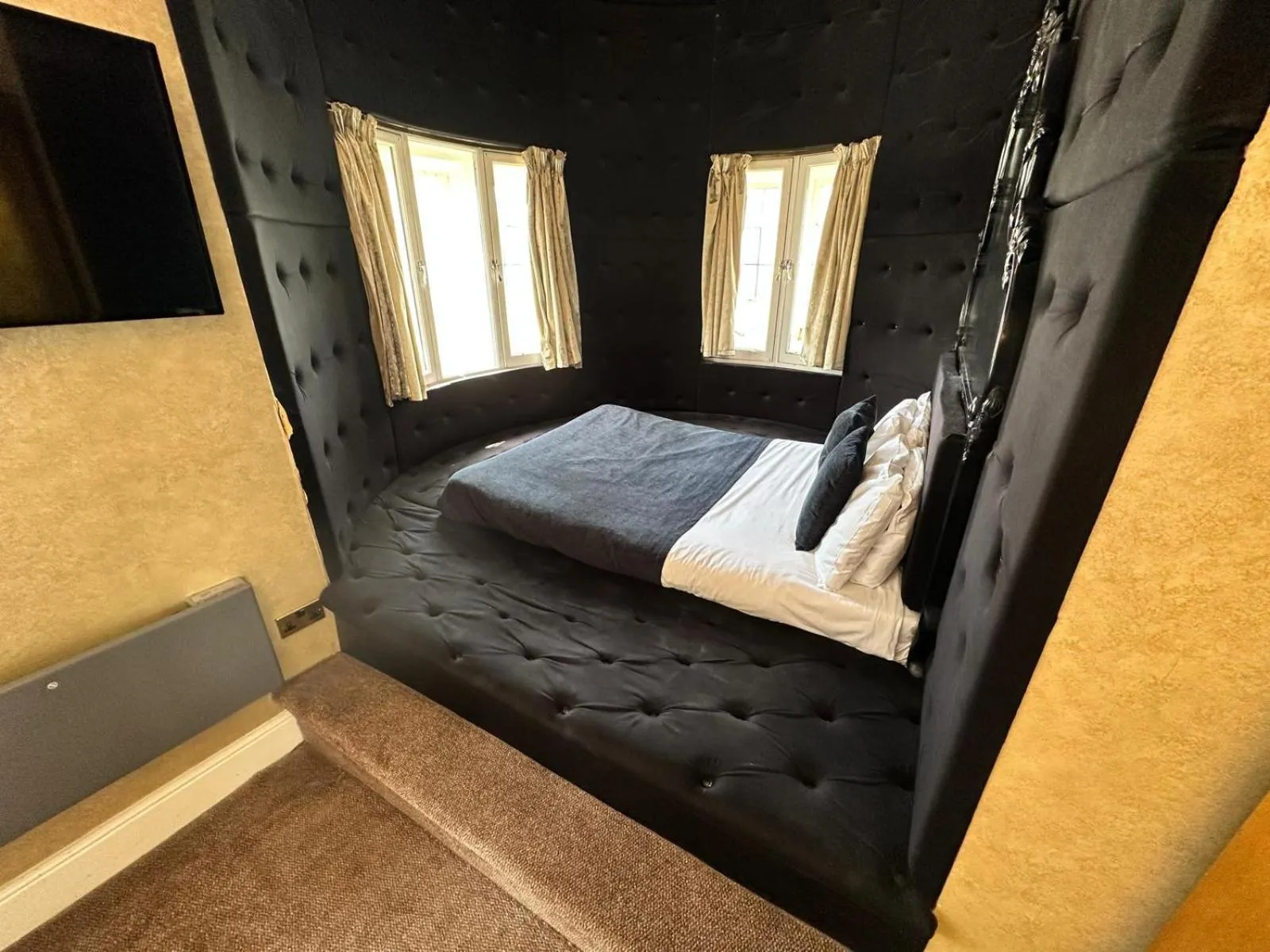 Bedroom, Bed in White Star Line Hotel