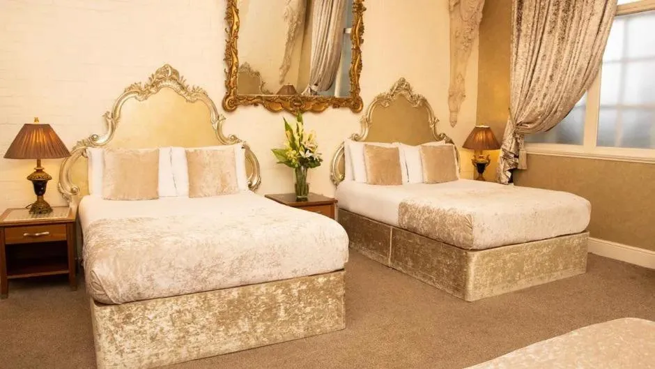 Bedroom, Bed in White Star Line Hotel