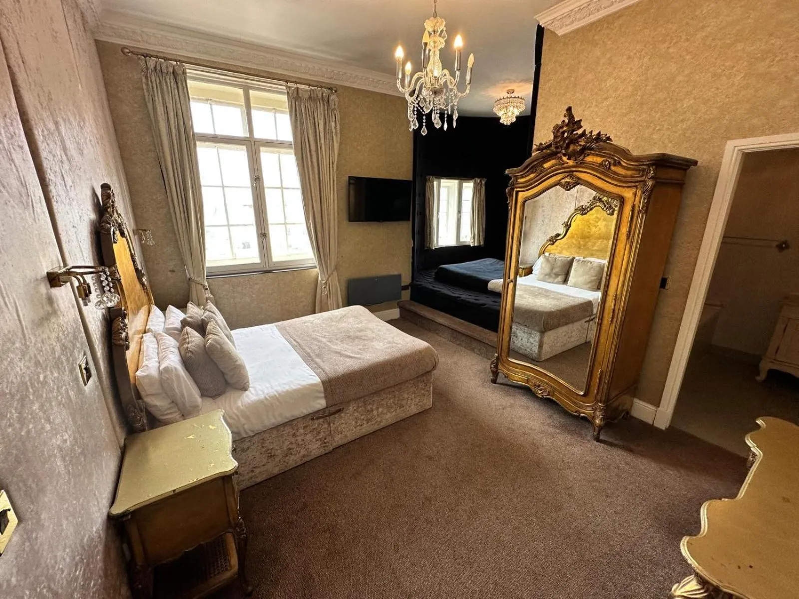 Bedroom, Bed in White Star Line Hotel