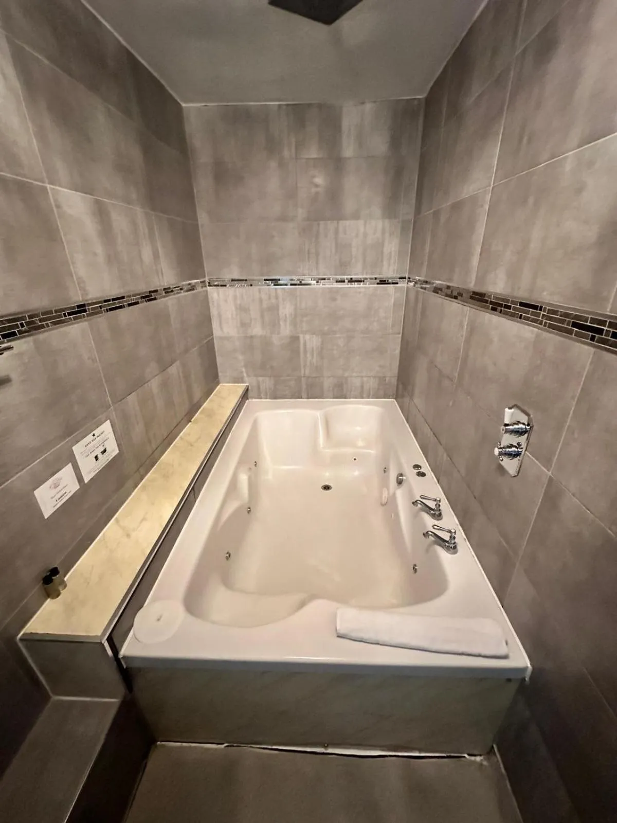 Hot Tub in White Star Line Hotel