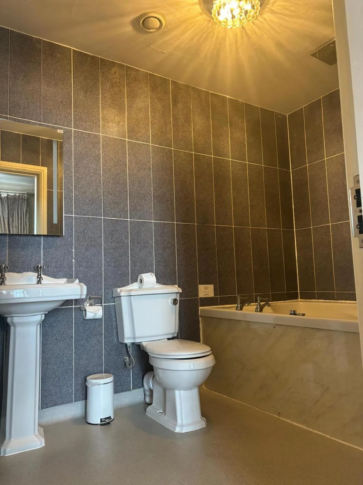 Bathroom in White Star Line Hotel