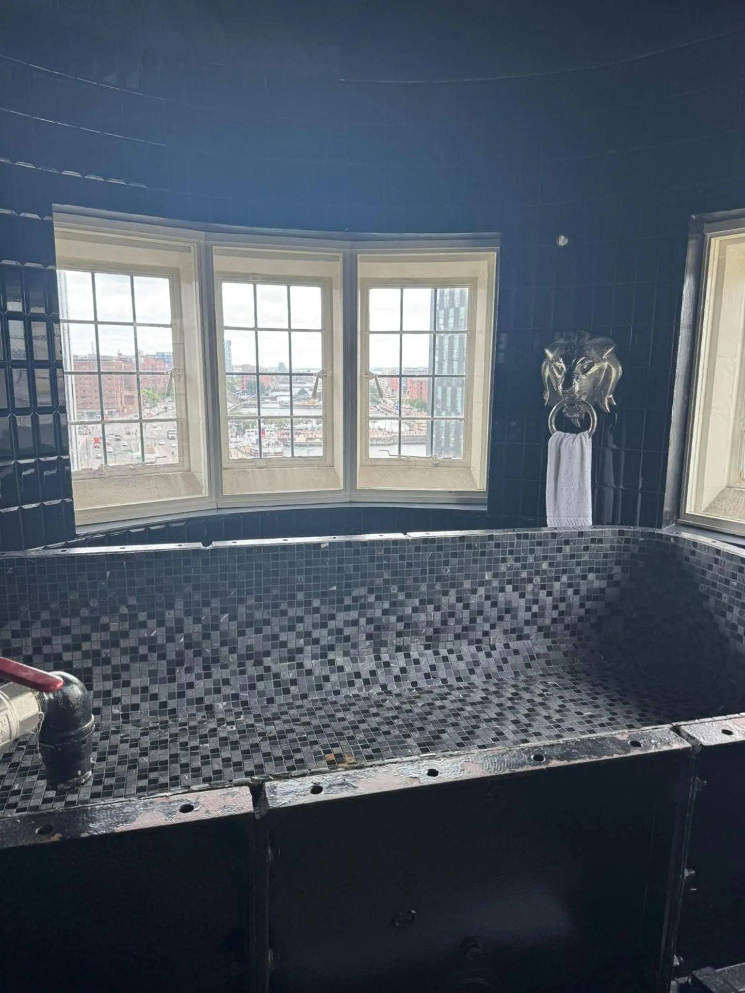 Bath in White Star Line Hotel