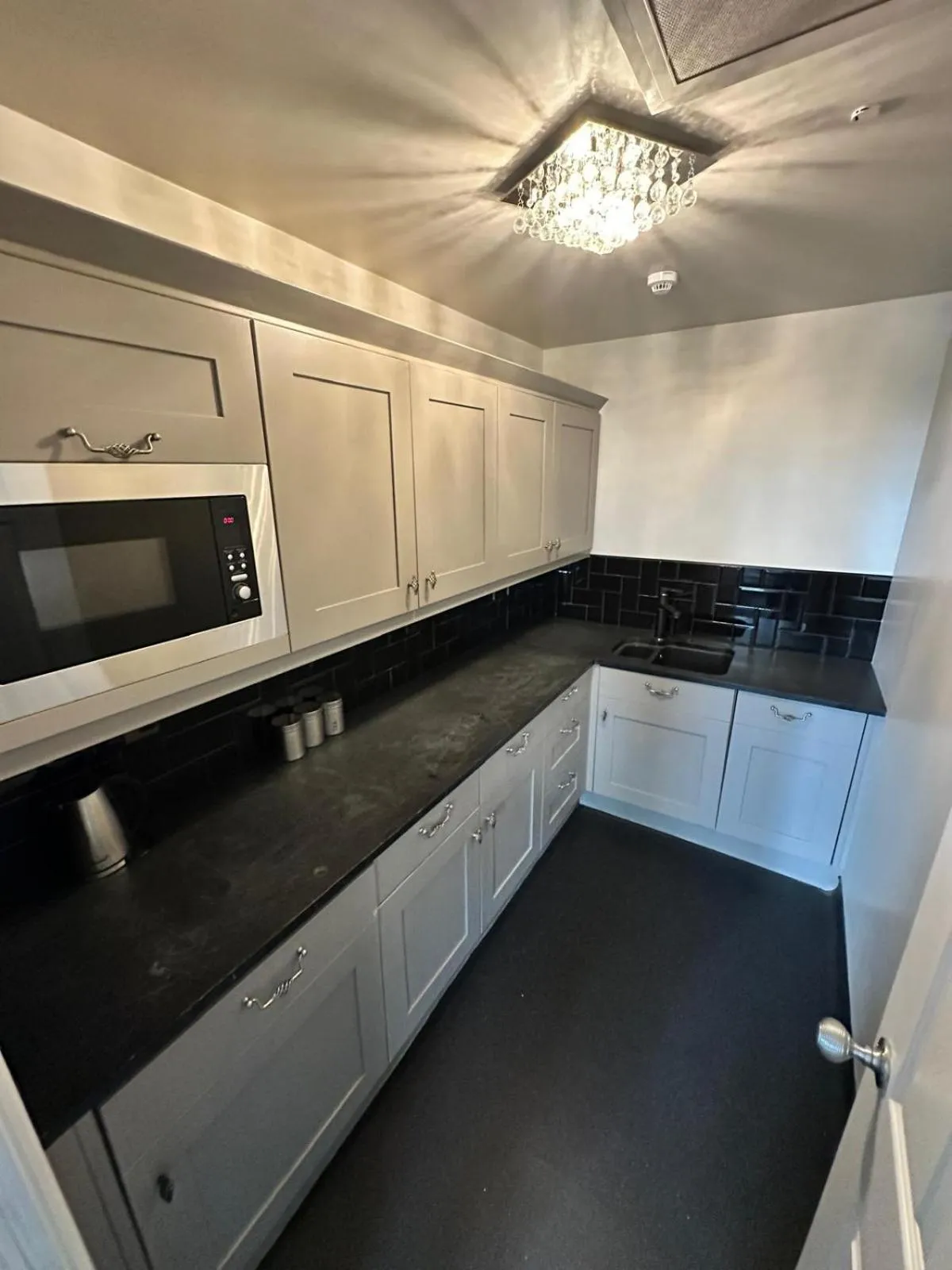 Kitchen or kitchenette in White Star Line Hotel