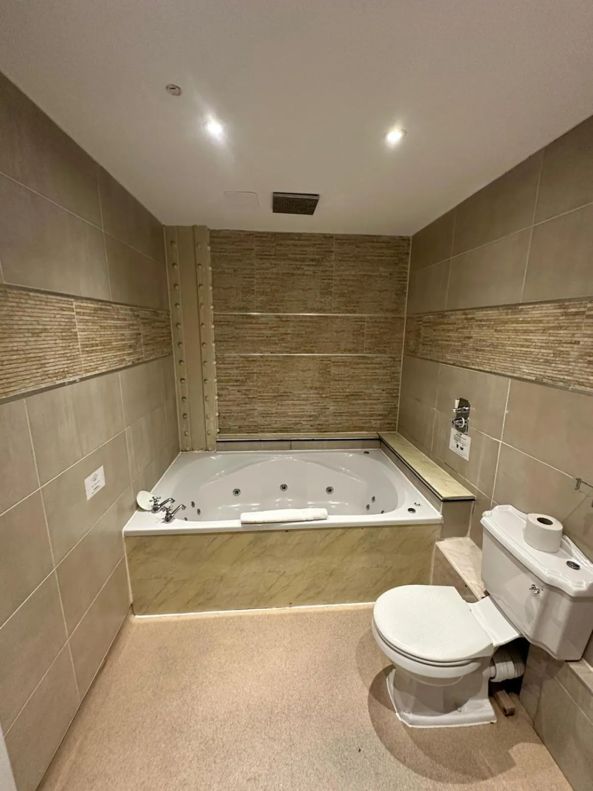 Hot Tub in White Star Line Hotel