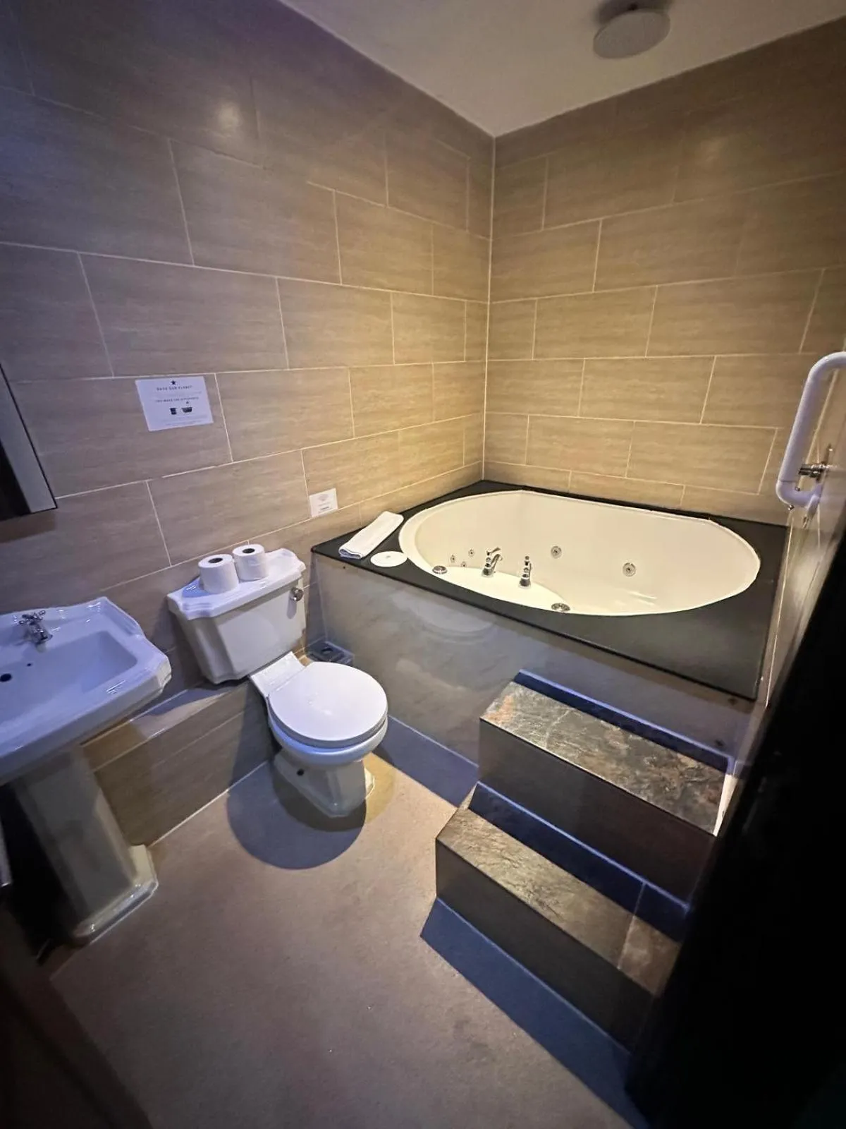 Hot Tub in White Star Line Hotel