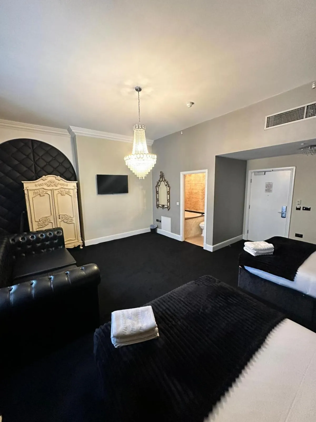 Bedroom, Bed in White Star Line Hotel