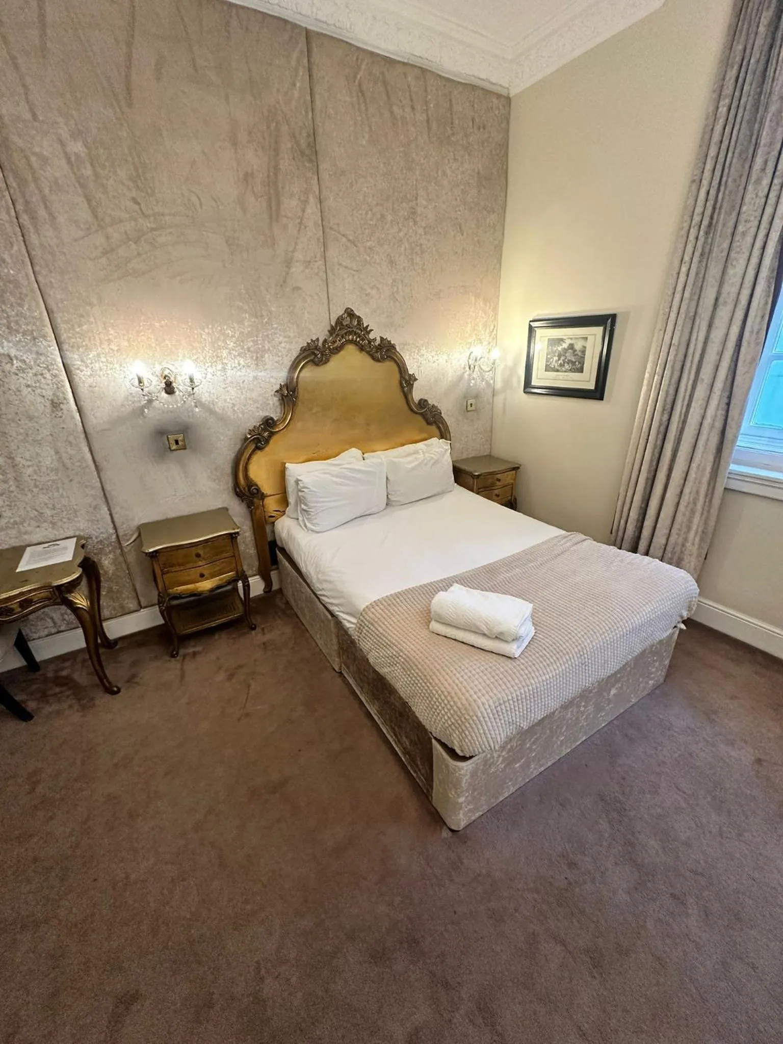 Bedroom, Bed in White Star Line Hotel