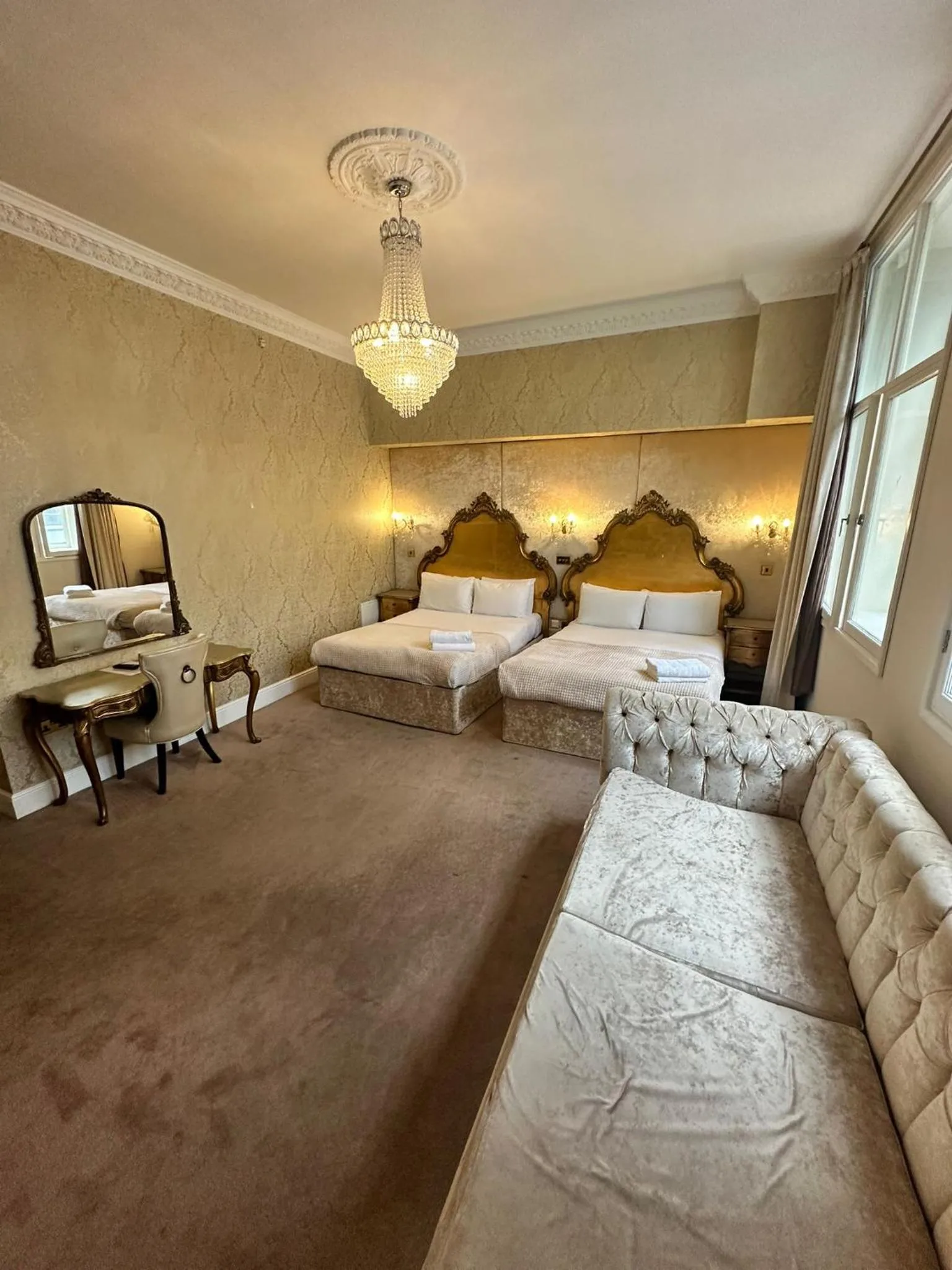 Bedroom, Bed in White Star Line Hotel