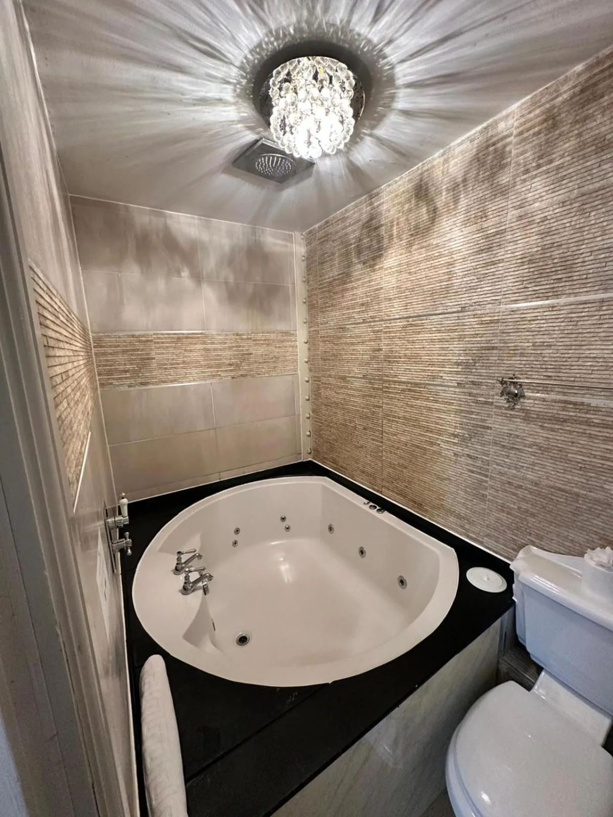 Hot Tub in White Star Line Hotel