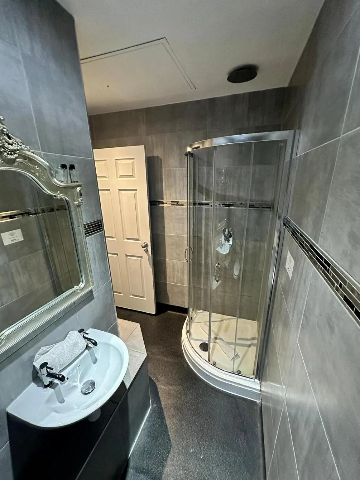 Bathroom in White Star Line Hotel