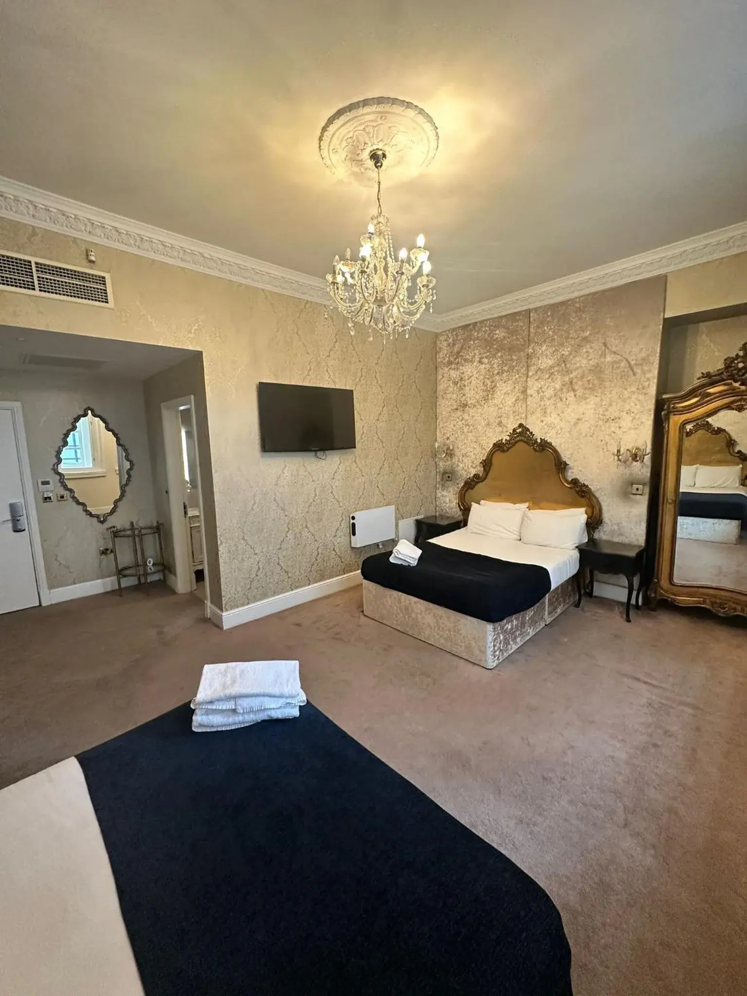 Double Room with Private Bathroom in White Star Line Hotel Double Room with Private Bathroom in White Star Line Hotel