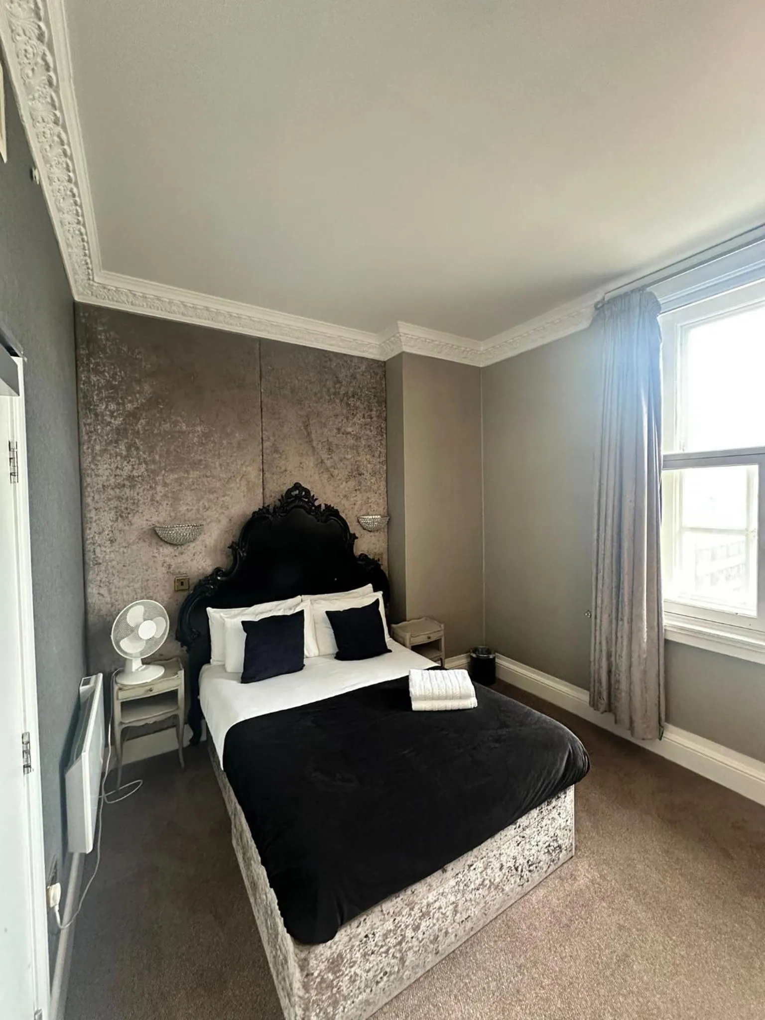 Bedroom, Bed in White Star Line Hotel