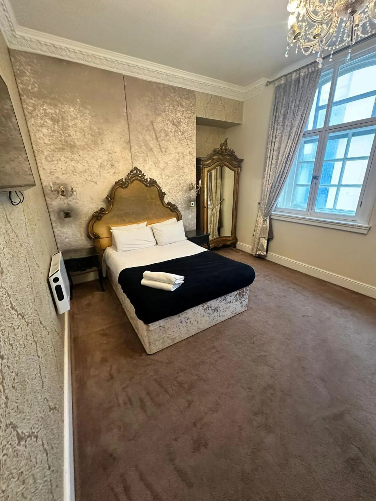 Bedroom, Bed in White Star Line Hotel