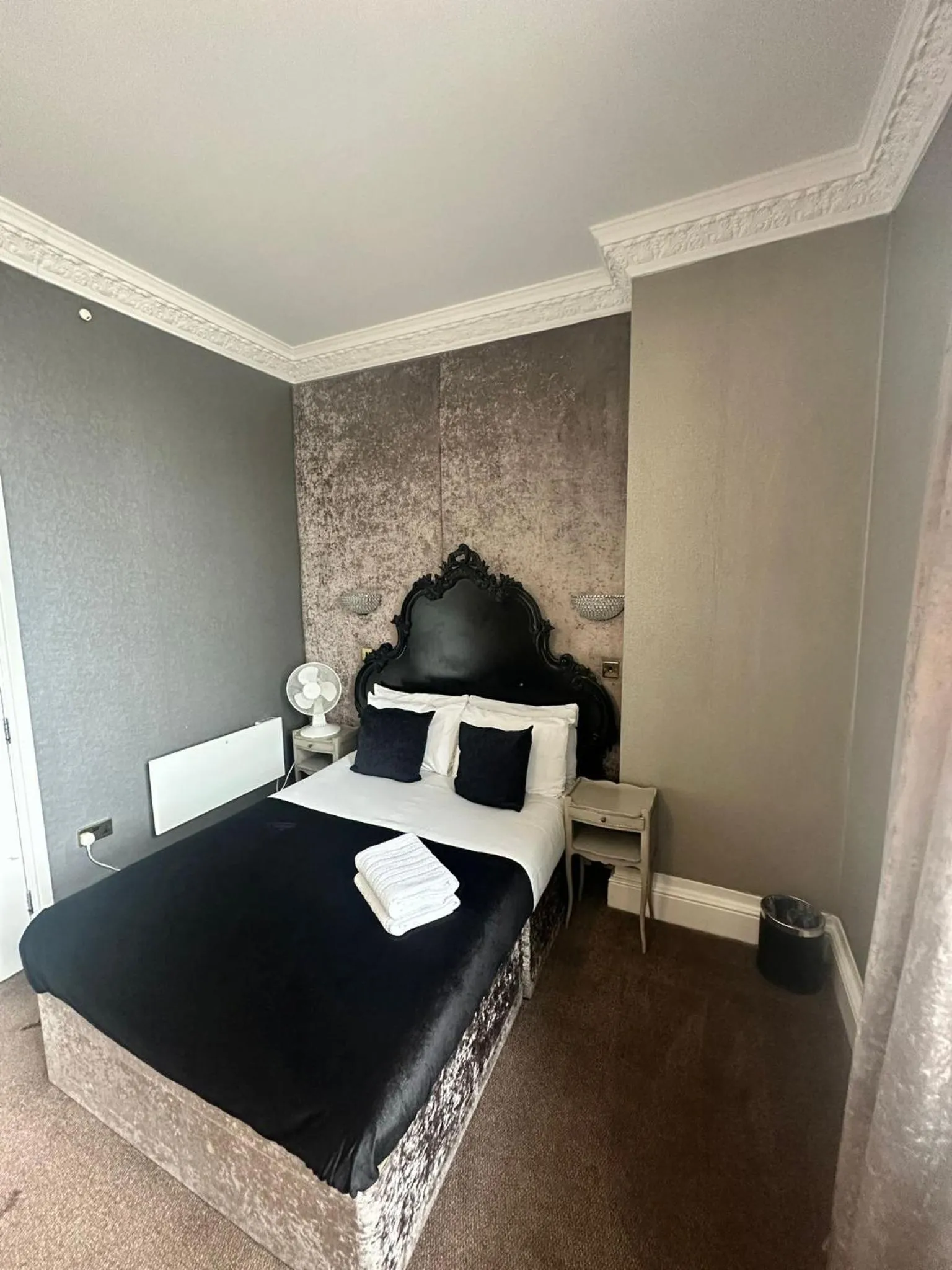 Bedroom, Bed in White Star Line Hotel