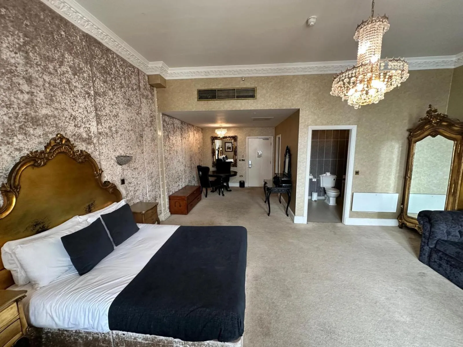 Bedroom, Bed in White Star Line Hotel