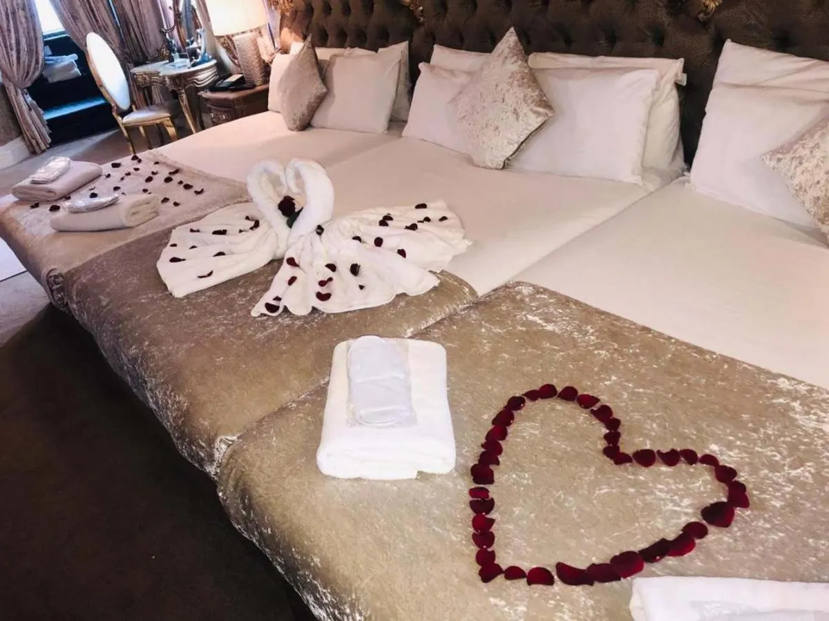 Bedroom, Bed in White Star Line Hotel