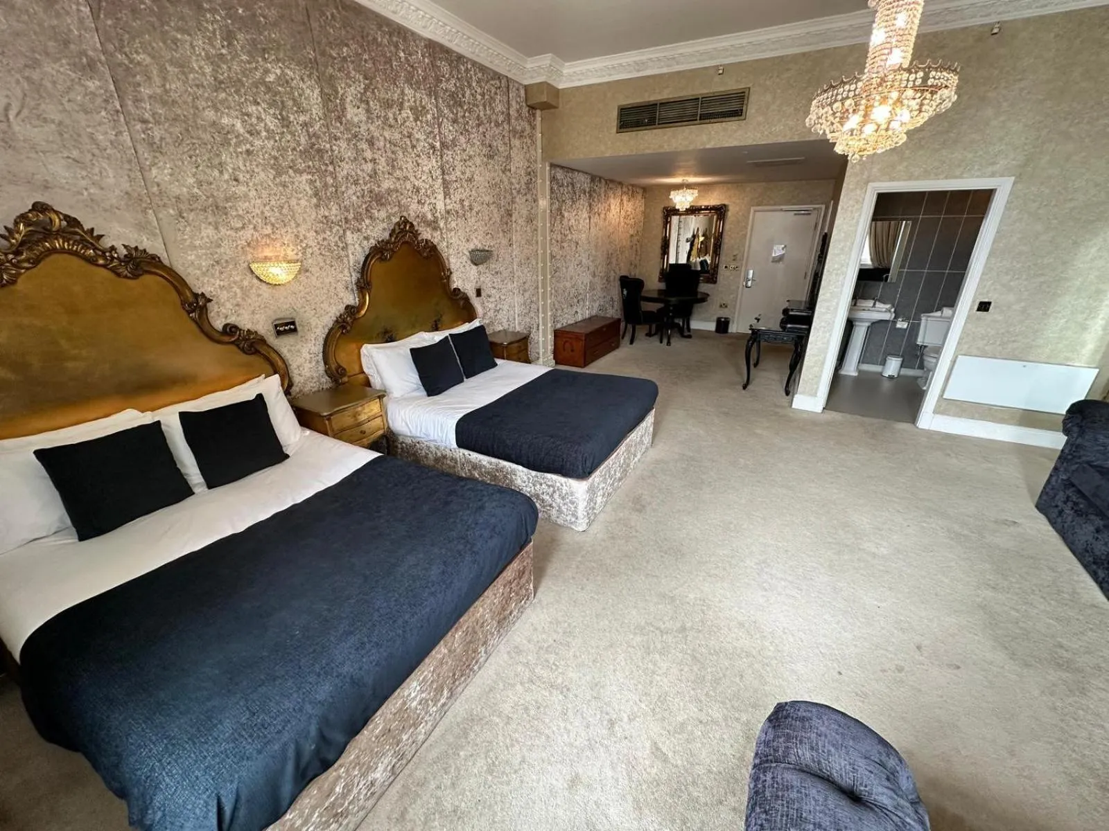 Bedroom, Bed in White Star Line Hotel