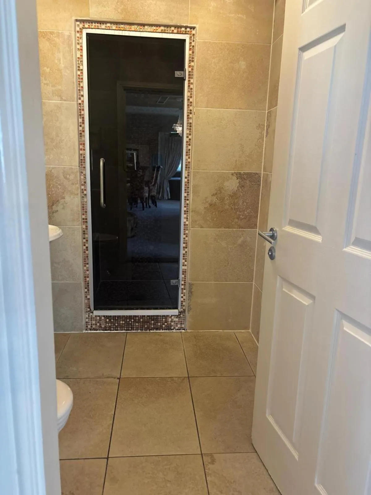 Shower in White Star Line Hotel