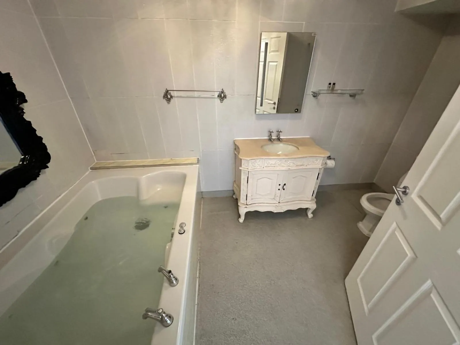 Bathroom in White Star Line Hotel