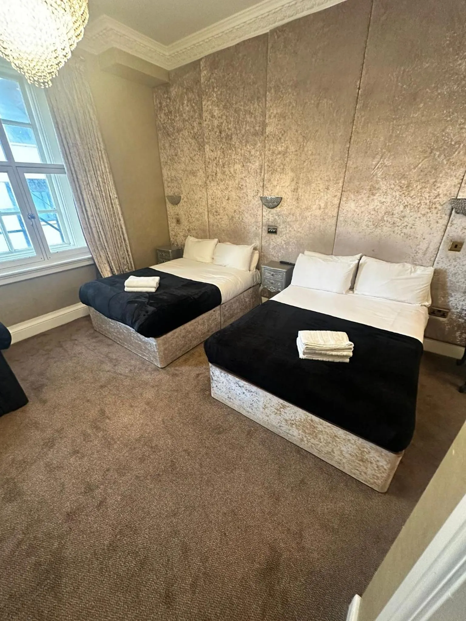 Bedroom, Bed in White Star Line Hotel