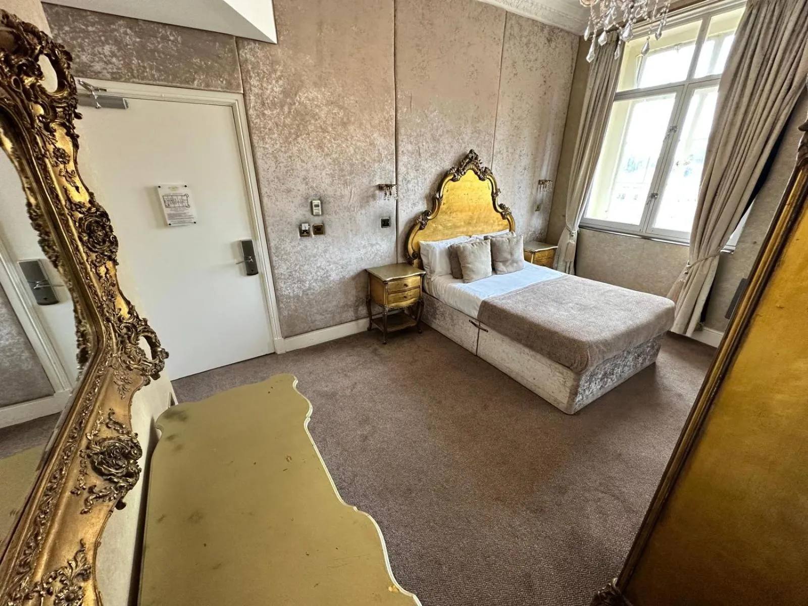 Bedroom, Bed in White Star Line Hotel