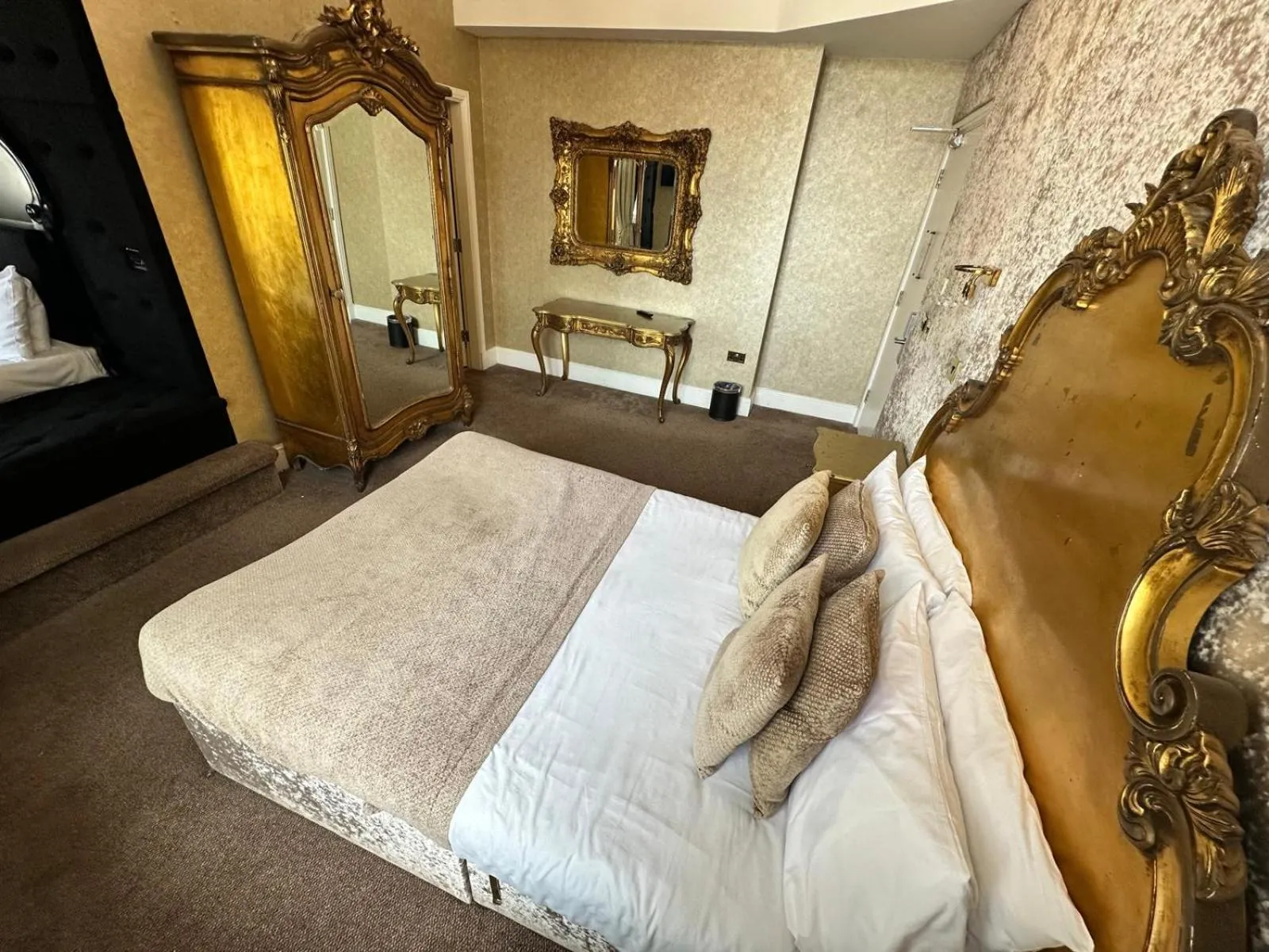 Bedroom, Bed in White Star Line Hotel