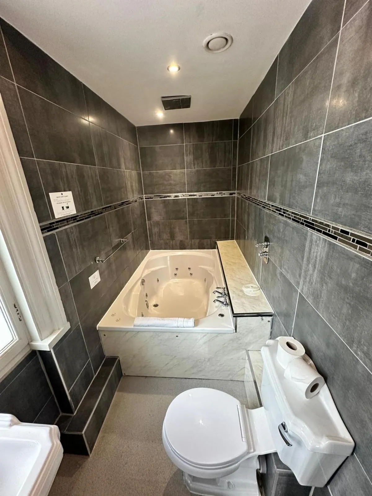 Hot Tub in White Star Line Hotel